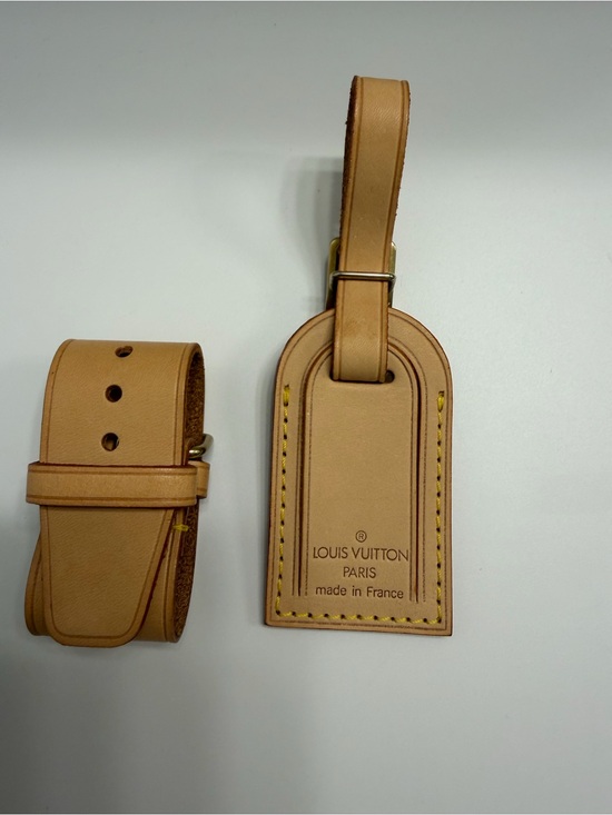 Louis Vuitton Handbags - EUC- Louis Vuitton Vachetta leather luggage tag and poignet set-
